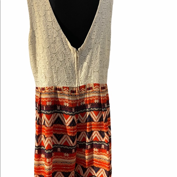 City triangles romper - Picture 9 of 11